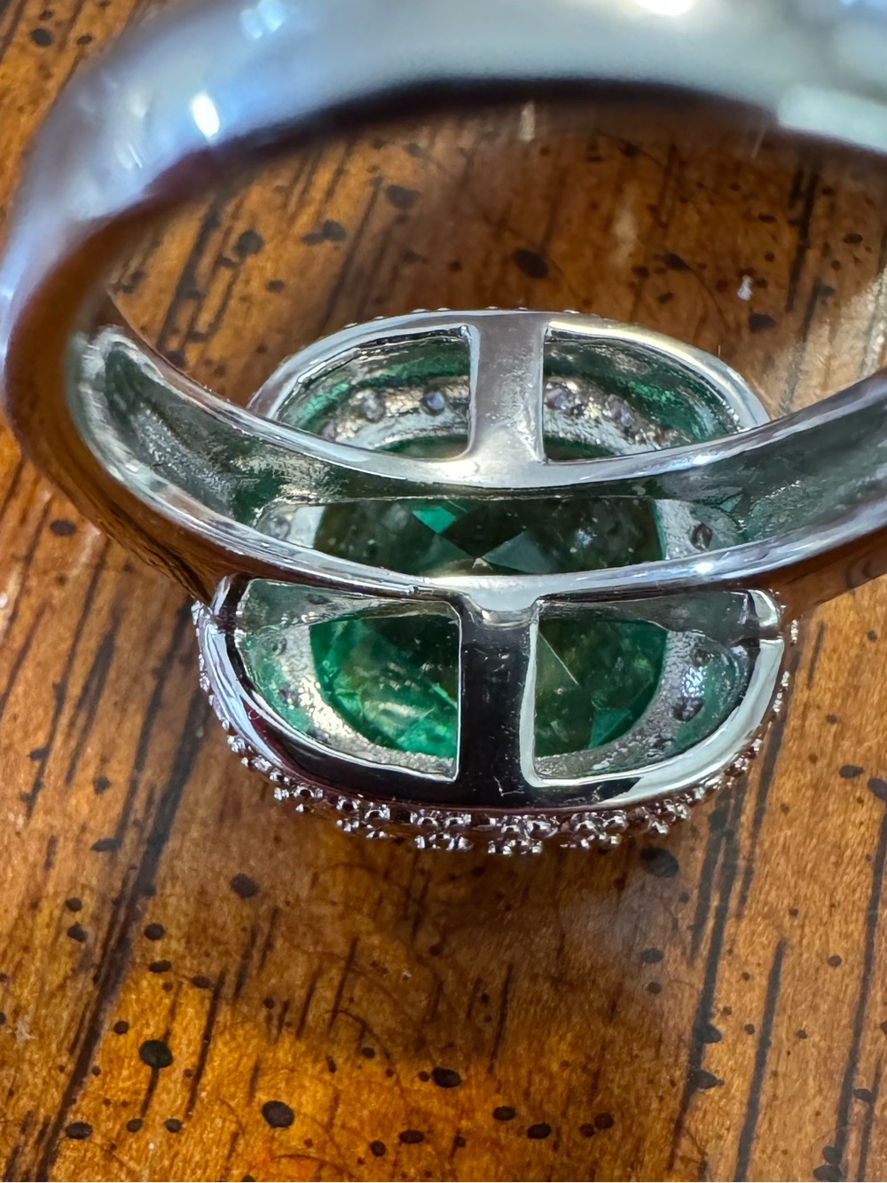 Green and clear glass stone ring in silver tone. Size 6 3/4. EUC. - Picture 6 of 7